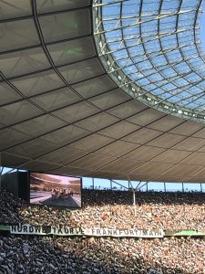 Frankfurter Jungs - die Nordwestkurve im Berliner Stadion